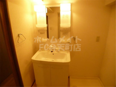 【洗面所】 | グレース九条 | スペースが確保できる洗面所です