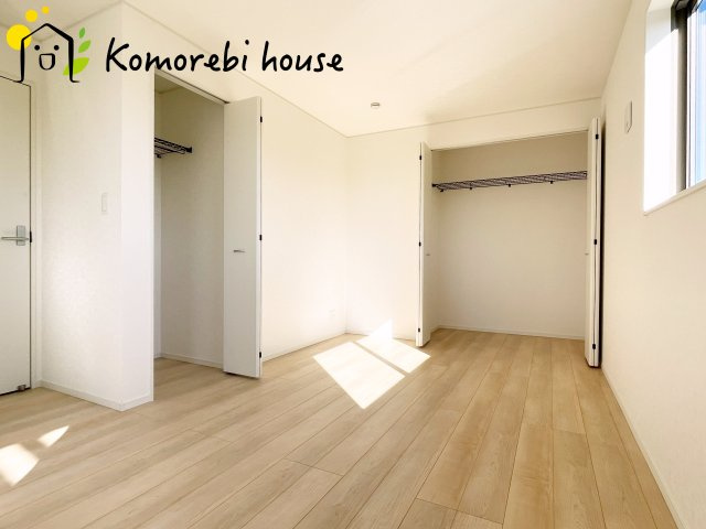 上尾市上尾下　第2(1期)　新築一戸建て　クレイドルガーデン　03の寝室|一日の疲れをゆっくり癒せる主寝室は、ベッドを置いてもゆとりある広さが魅力。収納完備で衣類もスッキリ収まり、静かで落ち着いた空間が快適な眠りをサポートします。									