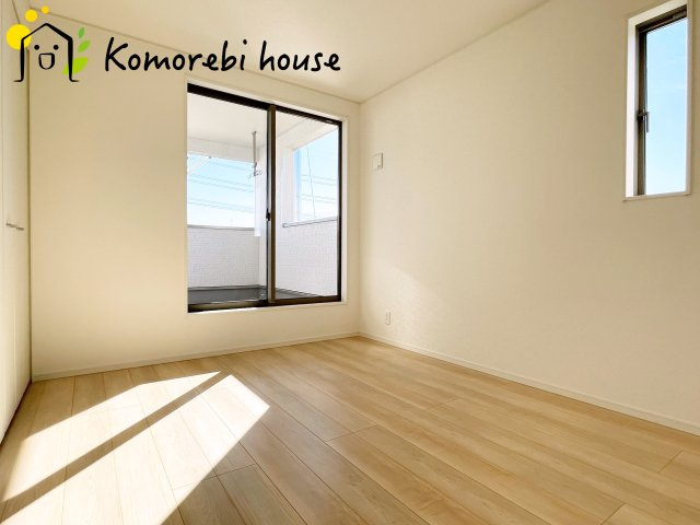 上尾市上尾下　第2(1期)　新築一戸建て　クレイドルガーデン　03の子供部屋|日当たりがよく、机に向かう時間も自然とはかどる子ども部屋。寝る・学ぶ・遊ぶがコンパクトにまとまり、毎日の“小さな成長”を見守る空間です。