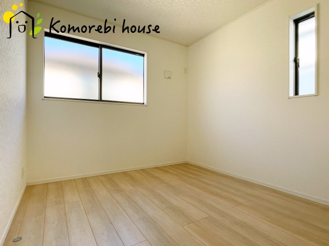 上尾市上尾下　第2(1期)　新築一戸建て　クレイドルガーデン　03の洋室|光がやさしく差し込み、読書も在宅ワークも心地よくこなせる明るい洋室。生活リズムに寄り添い、使い方に合わせて表情を変えてくれる一部屋です。