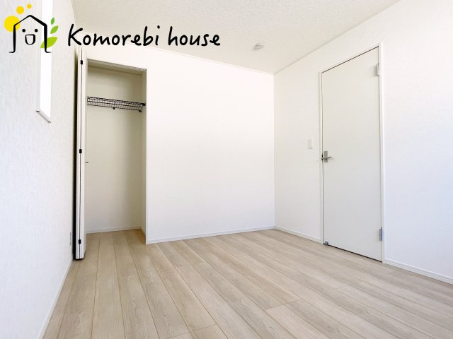 上尾市上尾下　第2(1期)　新築一戸建て　クレイドルガーデン　03の洋室|朝日がやさしく差し込み、読書も在宅ワークも心地よくこなせる明るい洋室。生活リズムに寄り添い、使い方に合わせて表情を変えてくれる一部屋です。