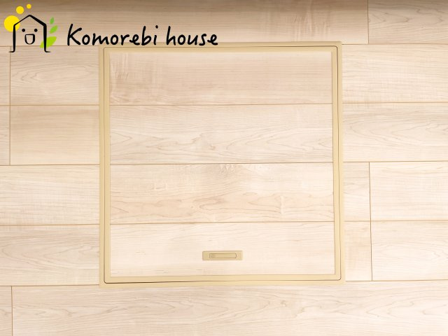 上尾市上尾下　第2(1期)　新築一戸建て　クレイドルガーデン　03の収納|調味料やストック食材、非常用品までまとめてしまえる床下収納。キッチン周りがすっきり片付き、必要な時にさっと取り出せる“賢い収納スペース”として毎日の家事を支えます。