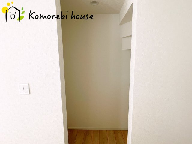 上尾市上尾下　第2(1期)　新築一戸建て　クレイドルガーデン　03の収納|パントリーや収納付きで、キッチン周りがいつもスッキリ。家事の効率もアップする便利な空間です。															