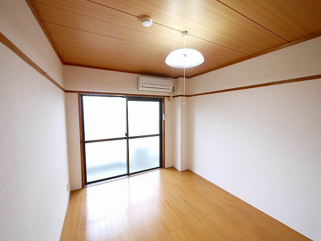 シャトレ信楽の洋室