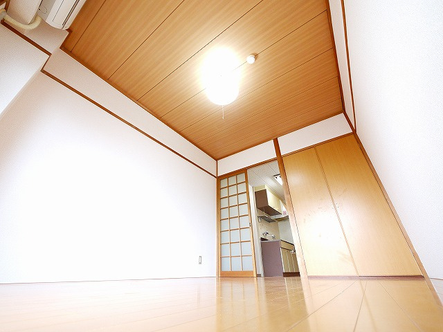 シャトレ信楽の洋室