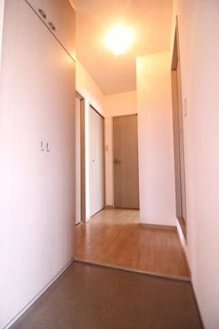 クレールプラザ立花Ｄ棟の玄関