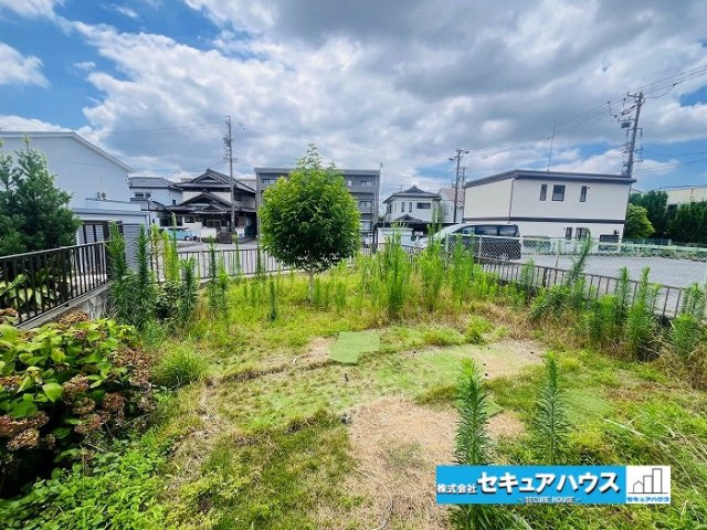 刈谷市恩田町2丁目　中古住宅の庭|【庭】
広々としたお庭のためお子様の遊ぶスペースはもちろん、ウッドデッキなどの設置もできます。