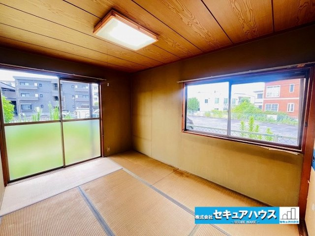 刈谷市恩田町2丁目　中古住宅の和室|【和室】
1階の続き和室の為襖や障子を開け放つと、リビングなどと一体となった開放的な広い空間として使えます。