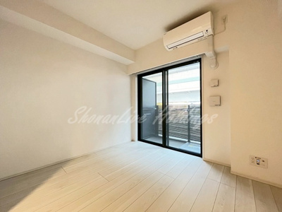 【居間・リビング】 | グランリーヴェル横濱南ADELE | 白基調の洋室♪