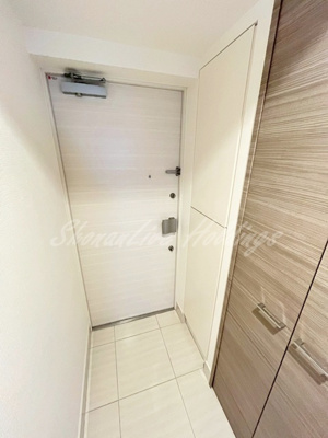 【玄関】 | グランリーヴェル横濱南ADELE | 広々シューズボックス付きの玄関