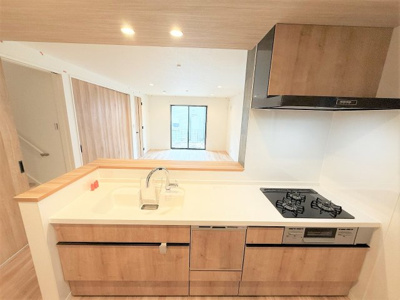 【キッチン】 | 【仲介手数料４７０万円が無料！！】■５ＬＤＫ＋車庫２台■ウルトラマン商店街を抜けた住宅街 | 【諸費用４７０万円ＯＦＦです！！】
■祖師ヶ谷大蔵駅１１分！
■駐車場２台可
■耐震性、断熱性などで最高評価！
■ＺＥＨ水準住宅！
■高断熱住宅！
■省エネ性能ラベル！
■内覧可能