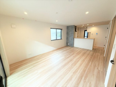 【居間・リビング】 | 【仲介手数料４７０万円が無料！！】■５ＬＤＫ＋車庫２台■ウルトラマン商店街を抜けた住宅街 | 【諸費用４７０万円ＯＦＦです！！】
■祖師ヶ谷大蔵駅１１分！
■駐車場２台可
■耐震性、断熱性などで最高評価！
■ＺＥＨ水準住宅！
■高断熱住宅！
■省エネ性能ラベル！
■内覧可能