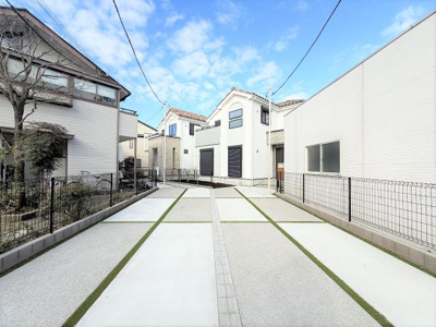 【外観】 | 【仲介手数料４７０万円が無料！！】■５ＬＤＫ＋車庫２台■ウルトラマン商店街を抜けた住宅街 | 【諸費用４７０万円ＯＦＦです！！】
■祖師ヶ谷大蔵駅１１分！
■駐車場２台可
■耐震性、断熱性などで最高評価！
■ＺＥＨ水準住宅！
■高断熱住宅！
■省エネ性能ラベル！
■内覧可能