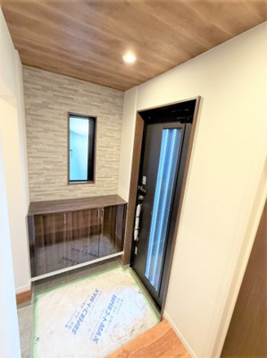 【玄関】 | 【仲介手数料４７０万円が無料！！】■５ＬＤＫ＋車庫２台■ウルトラマン商店街を抜けた住宅街