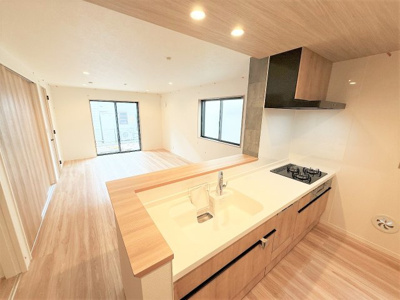 【キッチン】 | 【仲介手数料４７０万円が無料！！】■５ＬＤＫ＋車庫２台■ウルトラマン商店街を抜けた住宅街 | 【お得な諸費用サービスキャンペーン中！】
■詳しくは「物件概要」の「諸費用」をご確認下さい！
■祖師ヶ谷大蔵駅１１分！
■駐車場２台可
■耐震性、断熱性などで最高評価！
■ＺＥＨ水準住宅！
■内覧可能