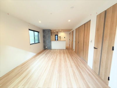 【居間・リビング】 | 【仲介手数料４７０万円が無料！！】■５ＬＤＫ＋車庫２台■ウルトラマン商店街を抜けた住宅街 | 【諸費用４７０万円ＯＦＦです！！】
■祖師ヶ谷大蔵駅１１分！
■駐車場２台可
■耐震性、断熱性などで最高評価！
■ＺＥＨ水準住宅！
■高断熱住宅！
■省エネ性能ラベル！
■内覧可能