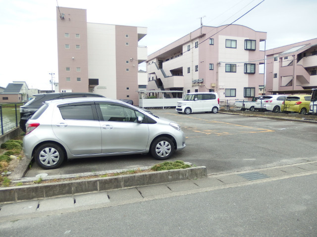 ガーデンコートＨＩＳＯＫＯの駐車場