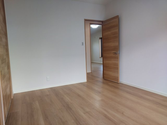 宝塚市売布1丁目一戸建の洋室|1階洋室約8帖