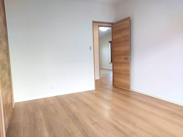 宝塚市売布1丁目一戸建の洋室|1階洋室約8帖