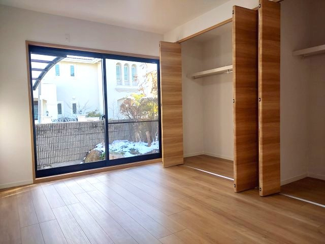 宝塚市売布1丁目一戸建の洋室|1階洋室約8帖