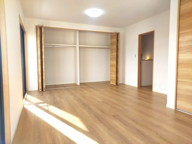 宝塚市売布1丁目一戸建の洋室|2階洋室約10帖