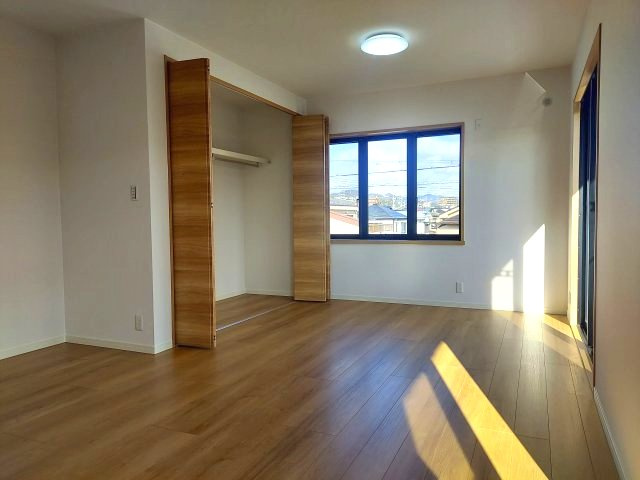 宝塚市売布1丁目一戸建の洋室|2階洋室約10帖