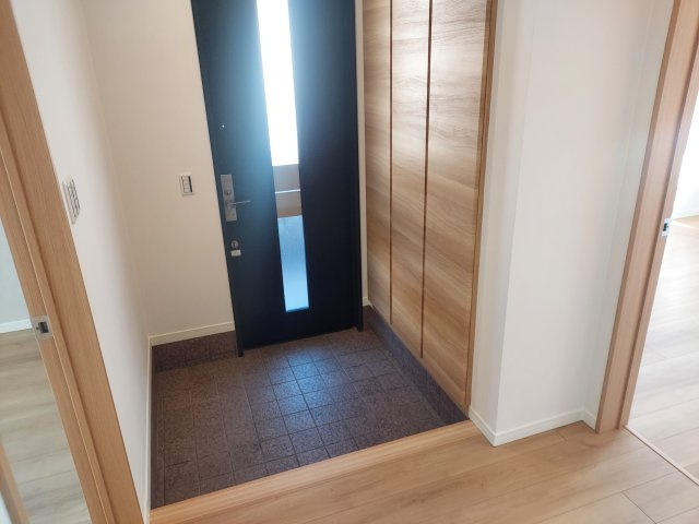 宝塚市売布1丁目一戸建の玄関