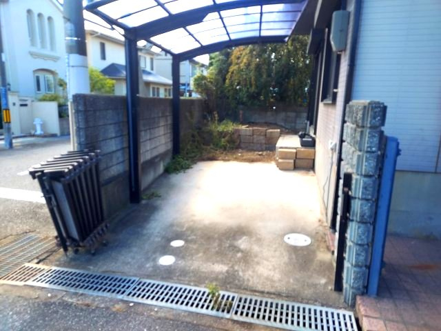 宝塚市売布1丁目一戸建の駐車場