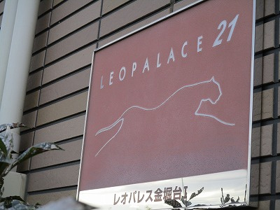 レオパレス金堀台Ⅰのエントランス