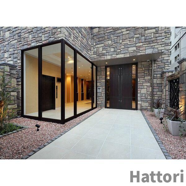 スプランディッド新大阪キャトルのエントランス