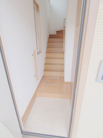 広島市安芸区瀬野西３丁目のアパートの玄関