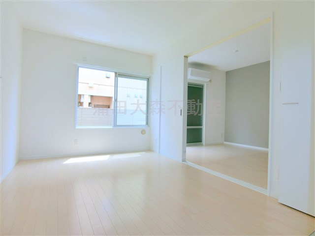 和光ハイツのその他|洋室6帖　大型収納付の寝室