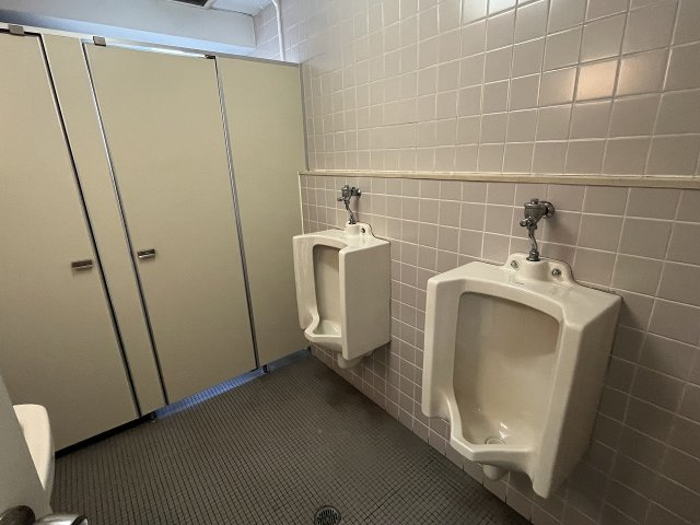 大阪市浪速区難波中１丁目の店舗事務所のトイレ
