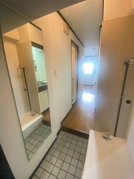 ノアーズアーク桃谷21の玄関