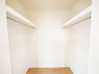 【収納】 | 現地写真（２号地２階洋室・ウォークインクローゼット）
