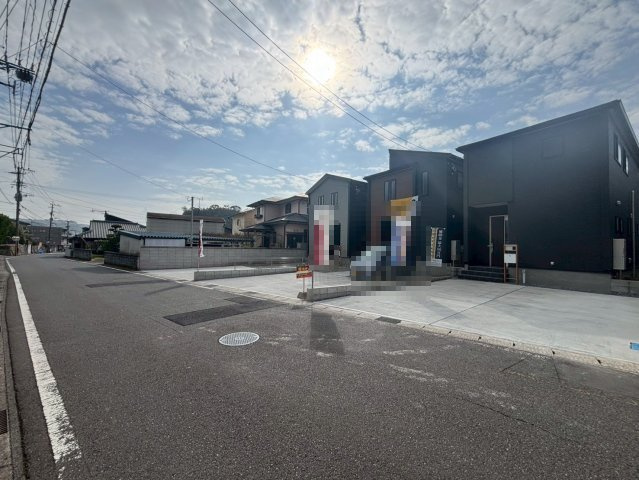 小野3丁目　新築戸建ての前面道路含む現地写真