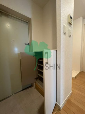 【玄関】 | CUBE HARUYOSHI patio(キューブ春吉バティオ) | 下駄箱もしっかりついてます！