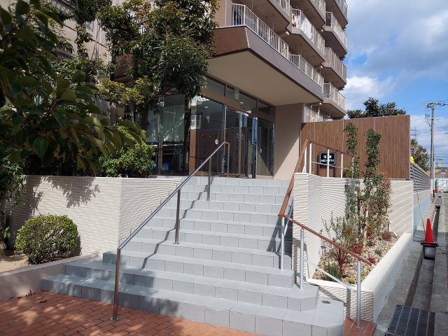 宝塚小浜コーポラスのエントランス