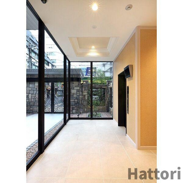 大阪市淀川区西中島３丁目の賃貸マンションのロビー