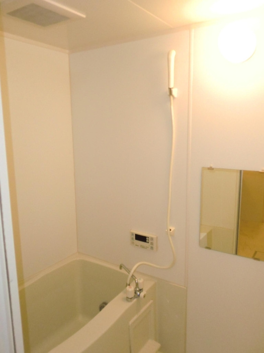 クレセントの浴室