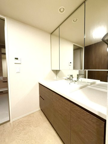 プレミスト天神赤坂タワーの独立洗面台