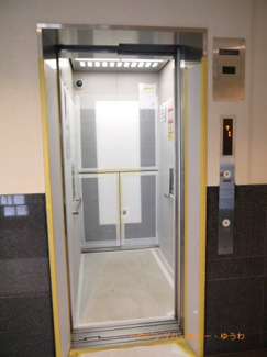 【その他共用部分】 | エレベーター完備のため荷物が多くなっても安心。
