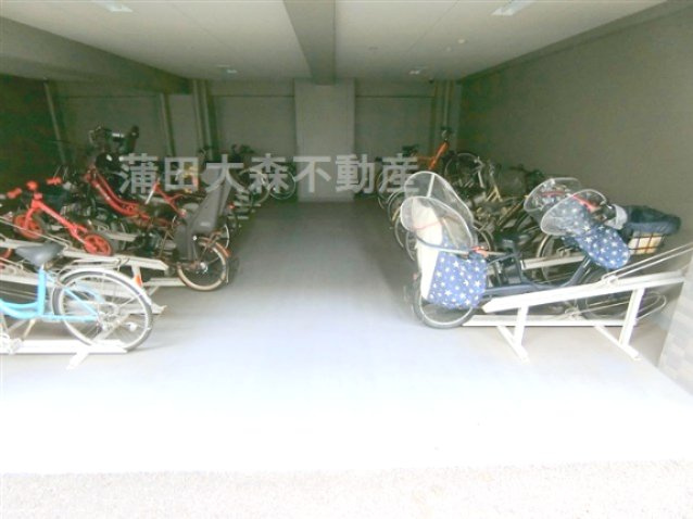 ルーブル多摩川九番館のその他共用部分|屋根付きの駐輪場