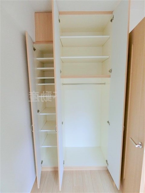 ルーブル多摩川九番館の収納|クローゼットプラス棚収納の3枚扉の収納力！