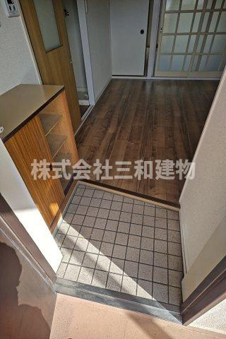 ドミール赤塚公園の玄関