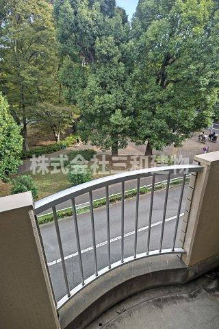 ドミール赤塚公園のバルコニー