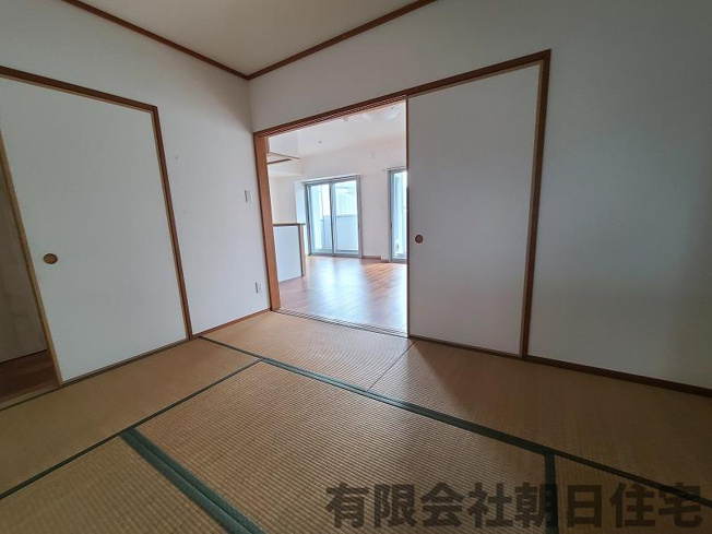 【和室】 | サンシティ松江駅通り 2LDK (77.99㎡) | 落ち着いた雰囲気の和室付きです