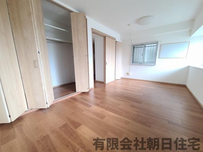 【洋室】 | サンシティ松江駅通り 2LDK (77.99㎡) | 明るい洋室です