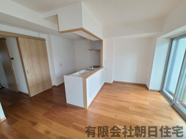 【居間・リビング】 | サンシティ松江駅通り 2LDK (77.99㎡) | ゆったりとした居間です