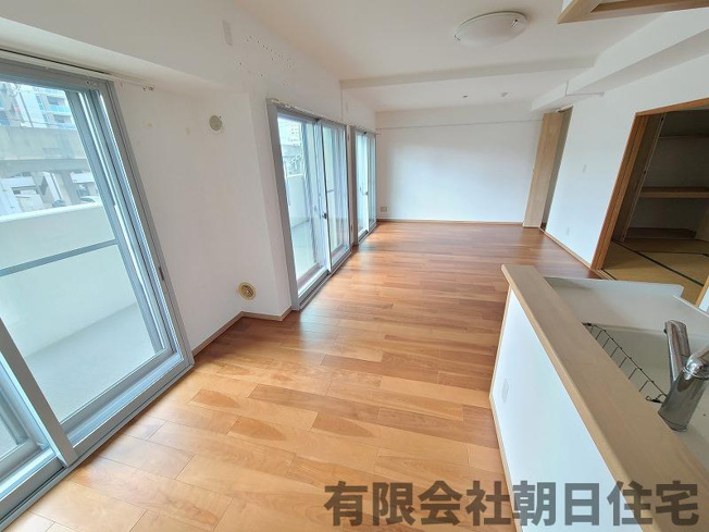 【居間・リビング】 | サンシティ松江駅通り 2LDK (77.99㎡) | おしゃれな居間です